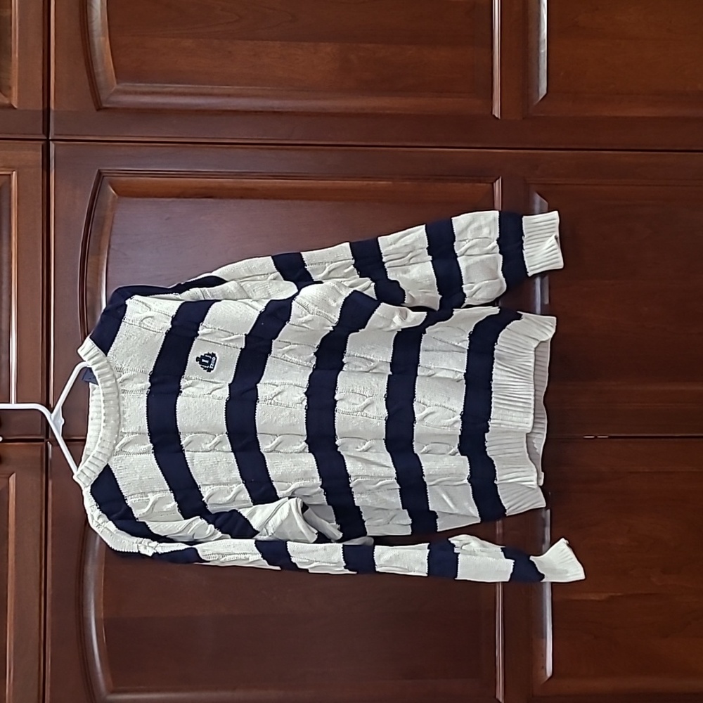 Mens Izod sweater in size L.